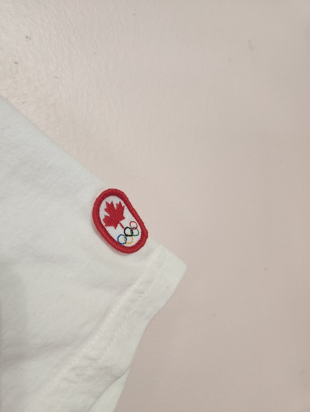 ​Vintage 2012 Team Canada Olympic Tee | Hudson’s Bay Co. Mosaic Graphic Size XL - Picture 3 of 7